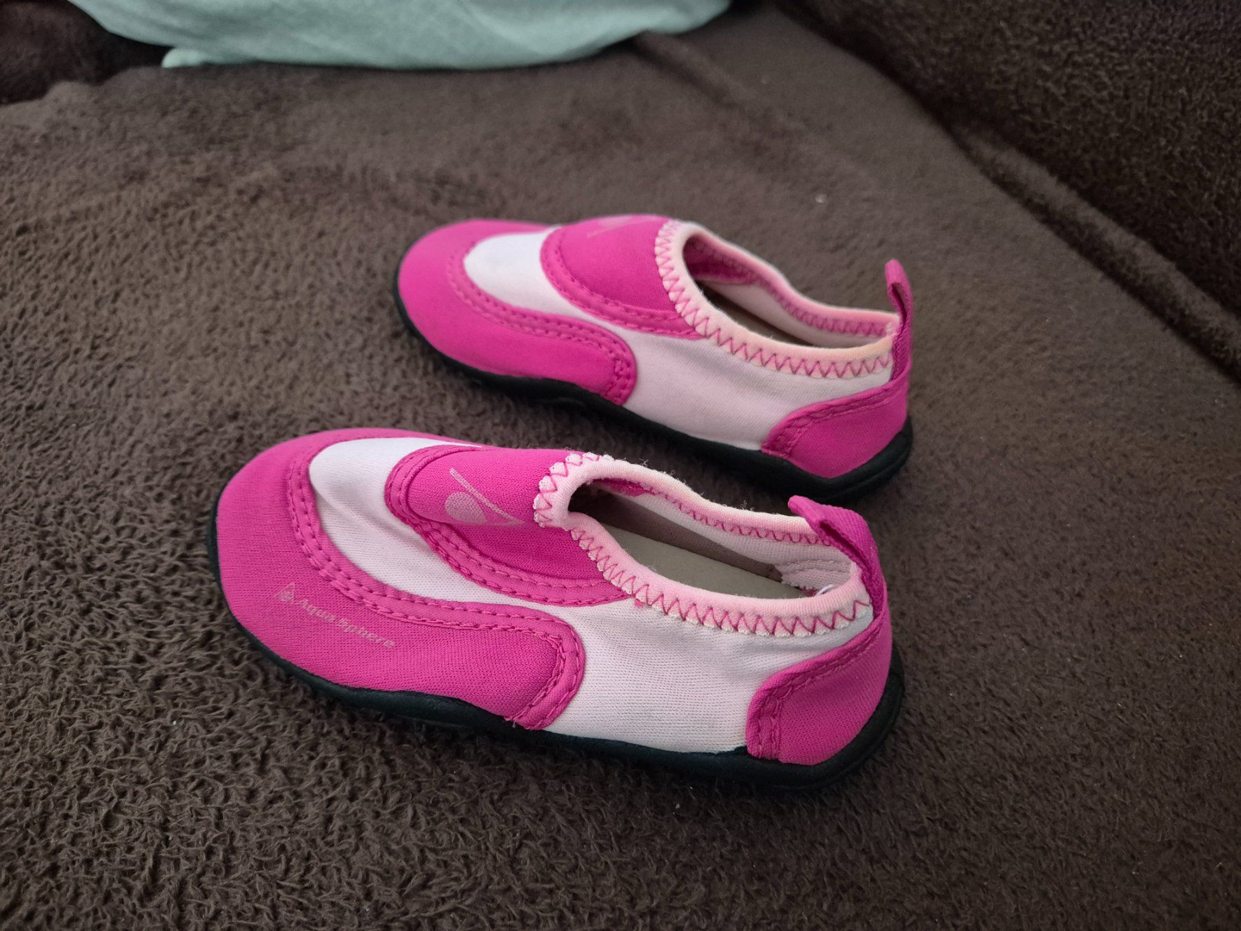 Scarpe per ragazze: Badeschuhe Grösse 23/24 – Usato da Ersigen venduto da hei_7hqw
