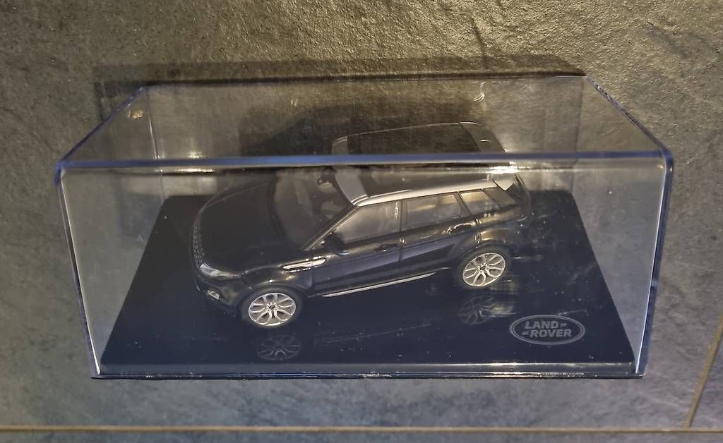 Modellini d'auto: Range Rover Evoque 1:43 Ixo Santorini Black – Usato da Münchenbuchsee venduto da Sape1 1