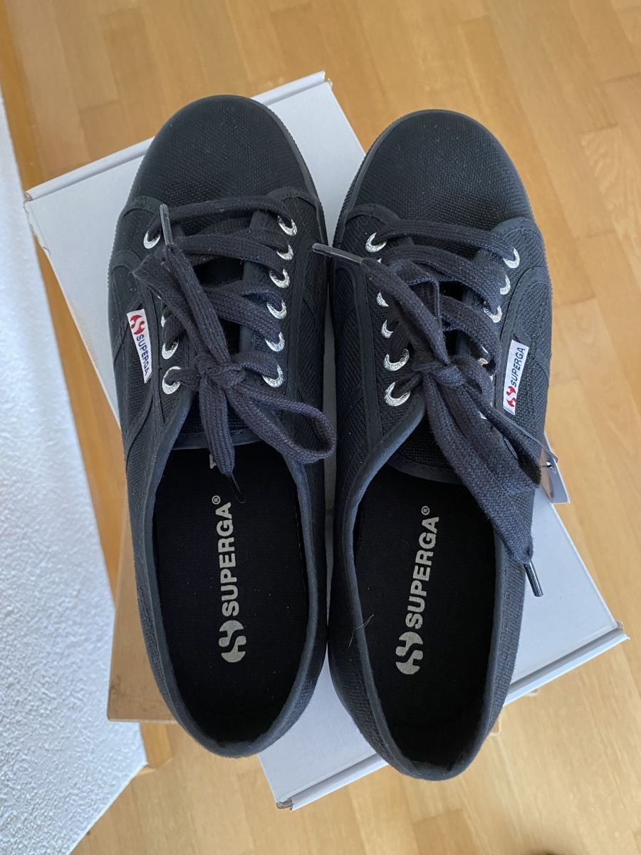 Superga Scarpe da donna: Superga Plateau Sneaker – Nuovo e nell'imballaggio originale da Uitikon Waldegg venduto da MGC 1