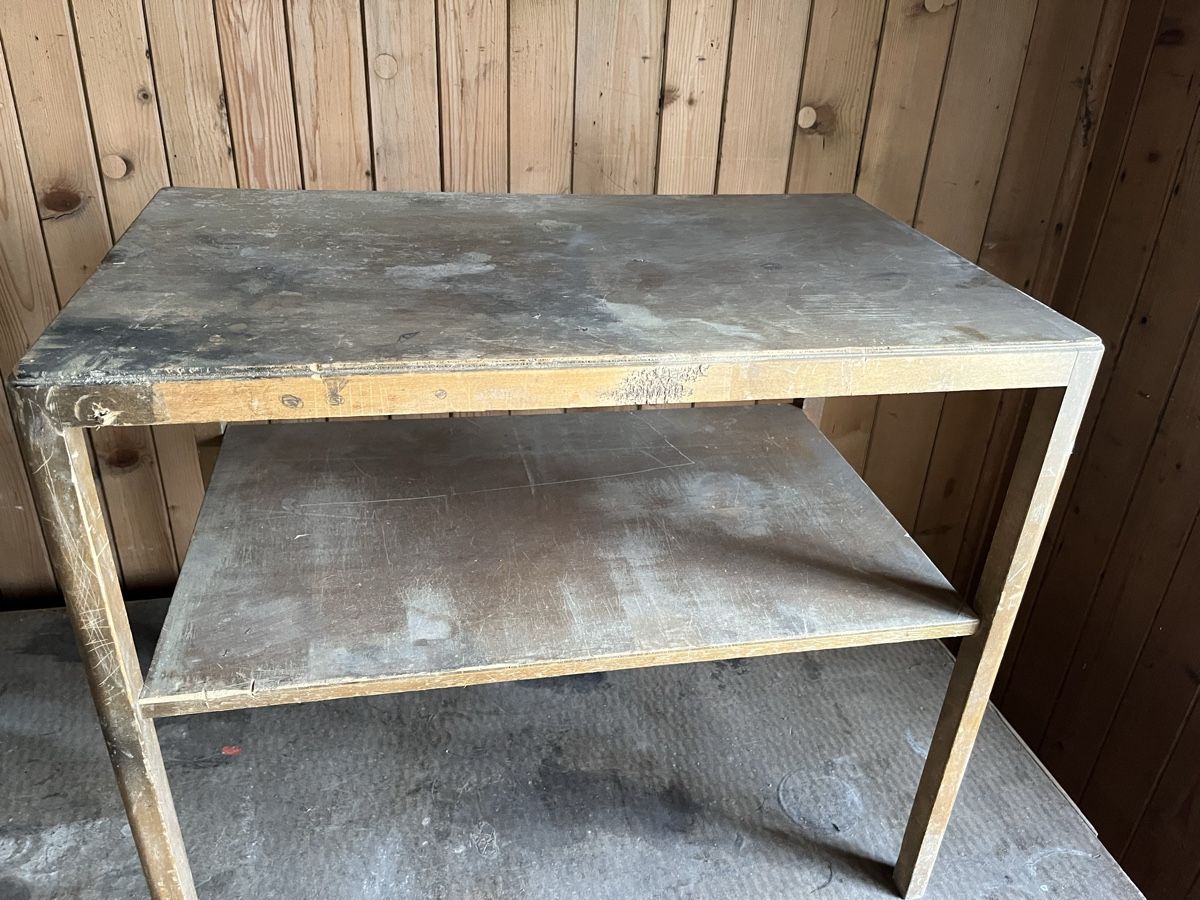 Tavoli: Stabiler Holztisch 70x60 cm mit Ablagefläche – Usato da Escholzmatt venduto da Stern777