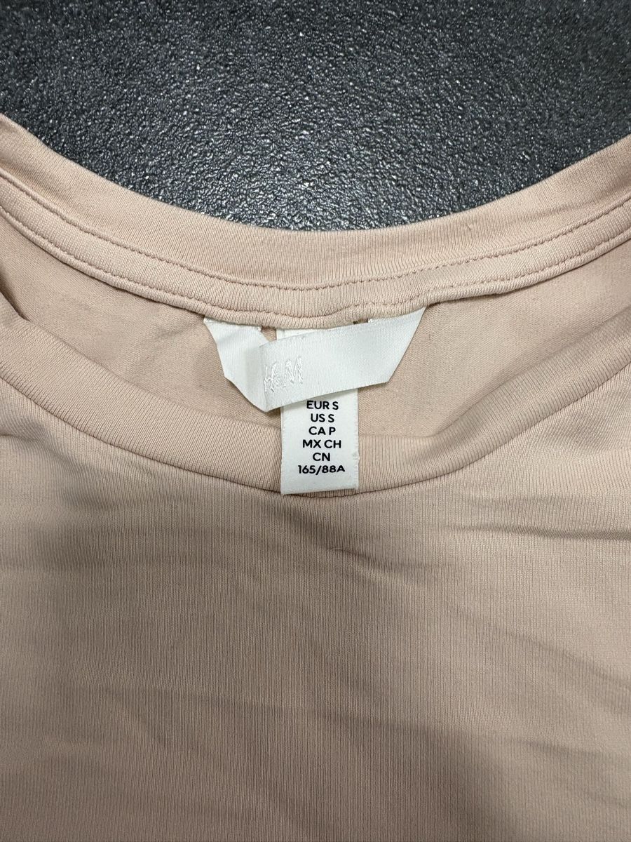 Zara T-shirts: H&M Fitted T-Shirt S – D'occasion à Rümlang par svent 2