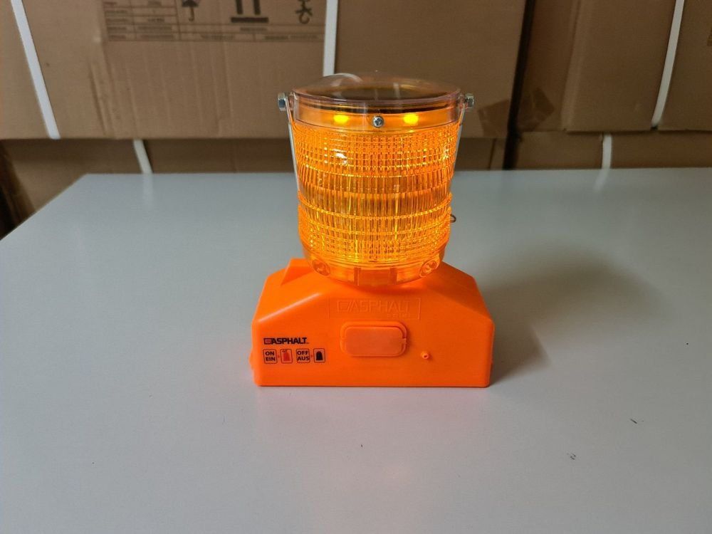 Lampen: 360° LED Solar Warnleuchte Baustellenleuchte orange, Asphalt – Neu und originalverpackt aus Wängi von Thurgauer98 3