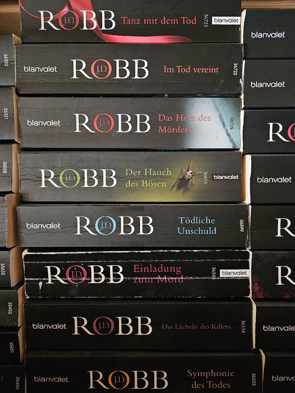 Libri: J.D. Robb Band 1-47 – Usato da Alpnachstad venduto da conny1786 2
