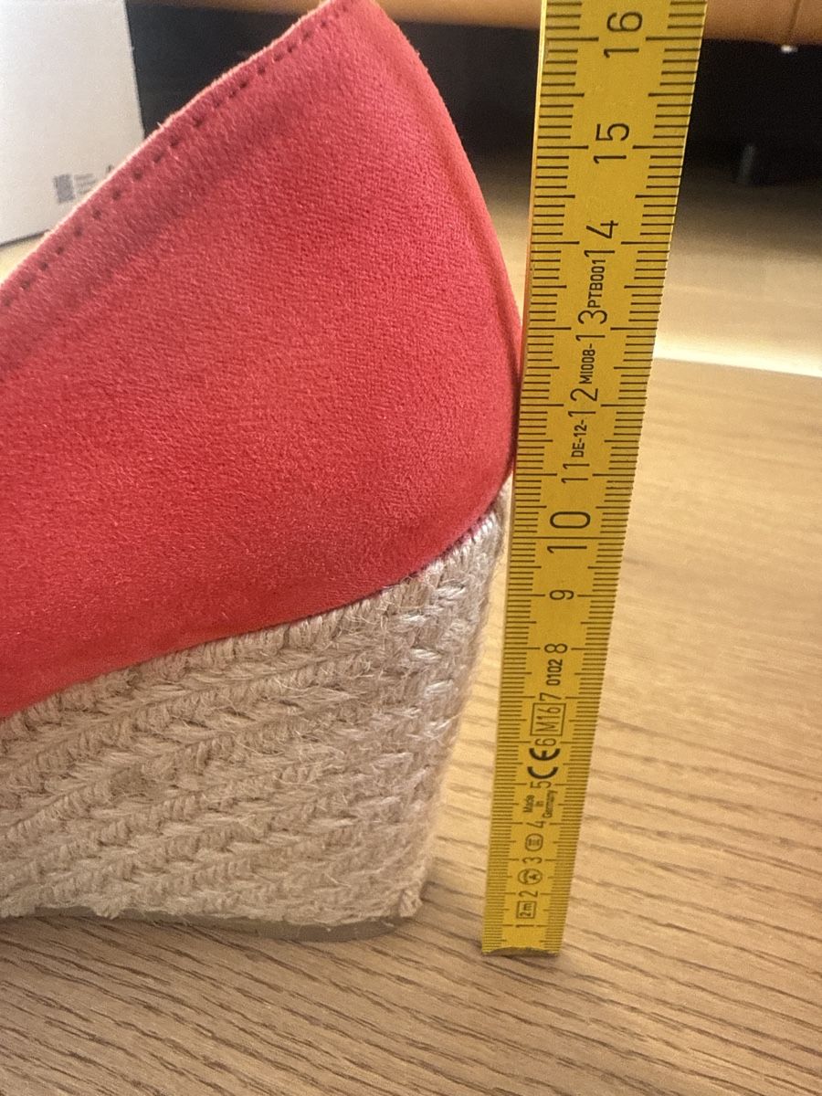 Scarpe da donna: Pumps mit Keilabsatz, Damenschuhe Gr 39 – Nuovo (secondo la descrizione) da St. Gallen venduto da gat_kp29 7