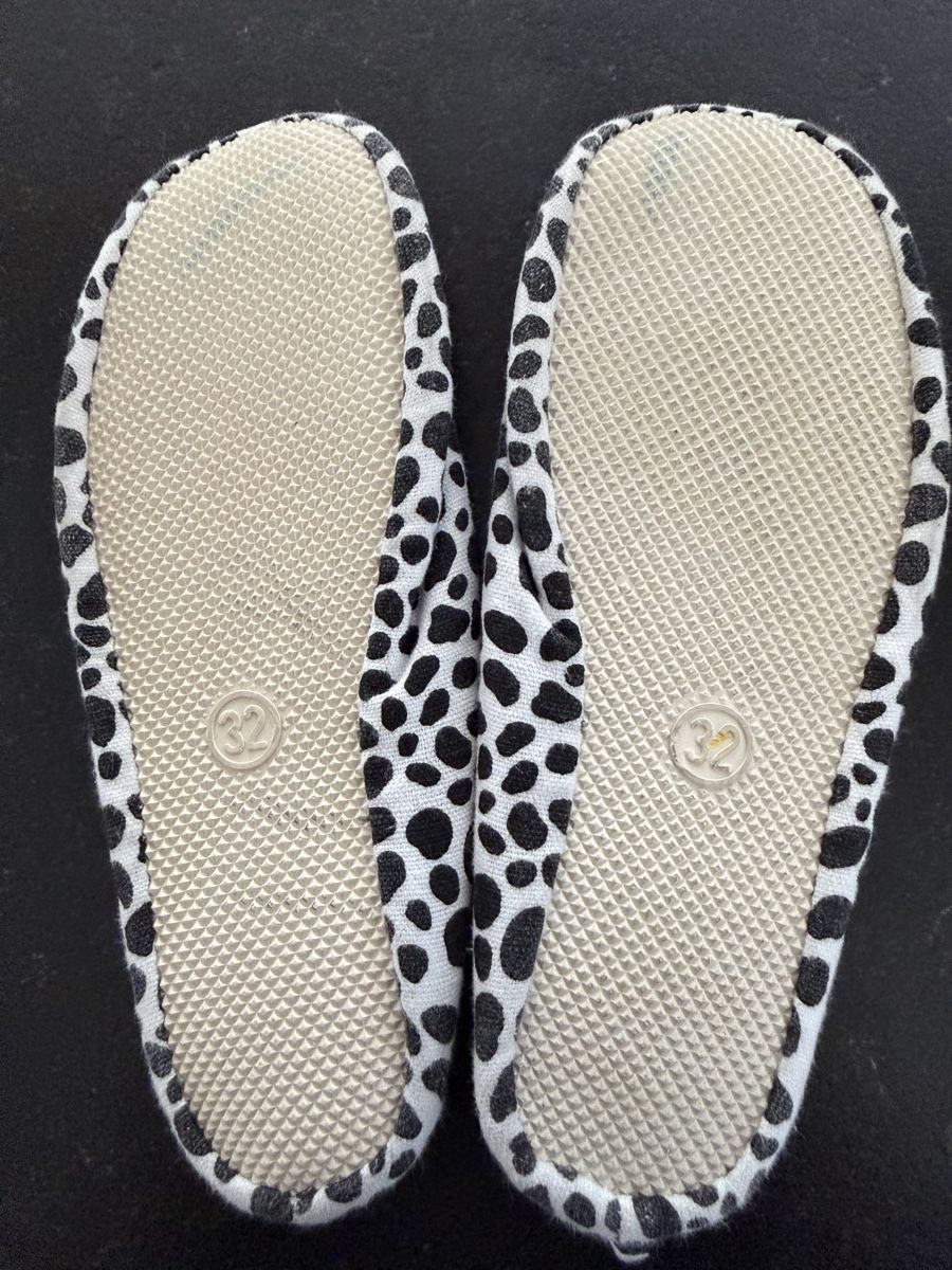 Scarpe per ragazzi: Hausschuhe/Turntäppeli Grösse 32 – Usato da Grabs venduto da Shelly_87 1