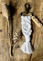 Makramee Schlüsselanhänger Mama, weiss, Bronze Boho