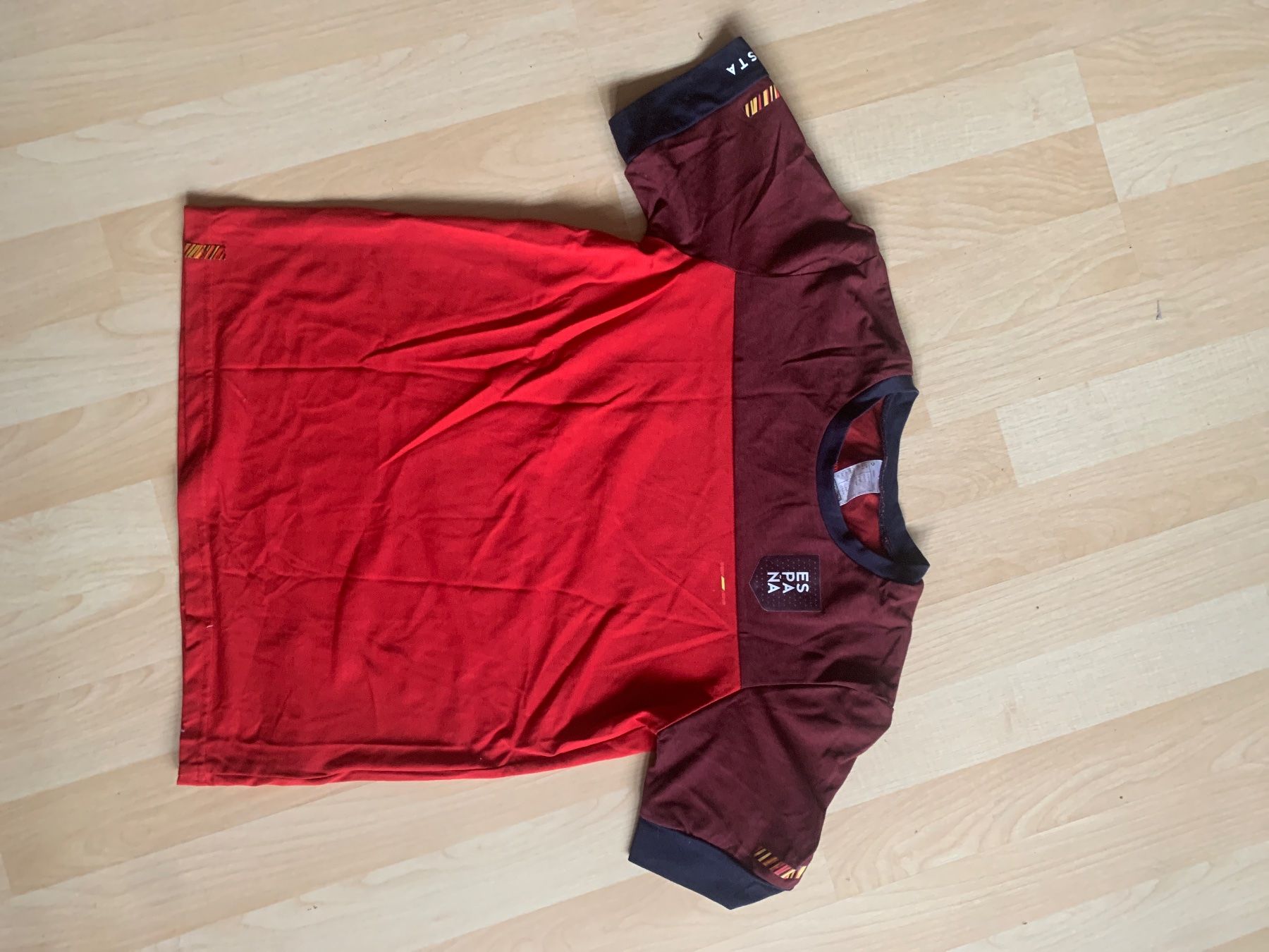 T-shirt: T-Shirt España Rot – Usato da Guttannen venduto da sin_6x72