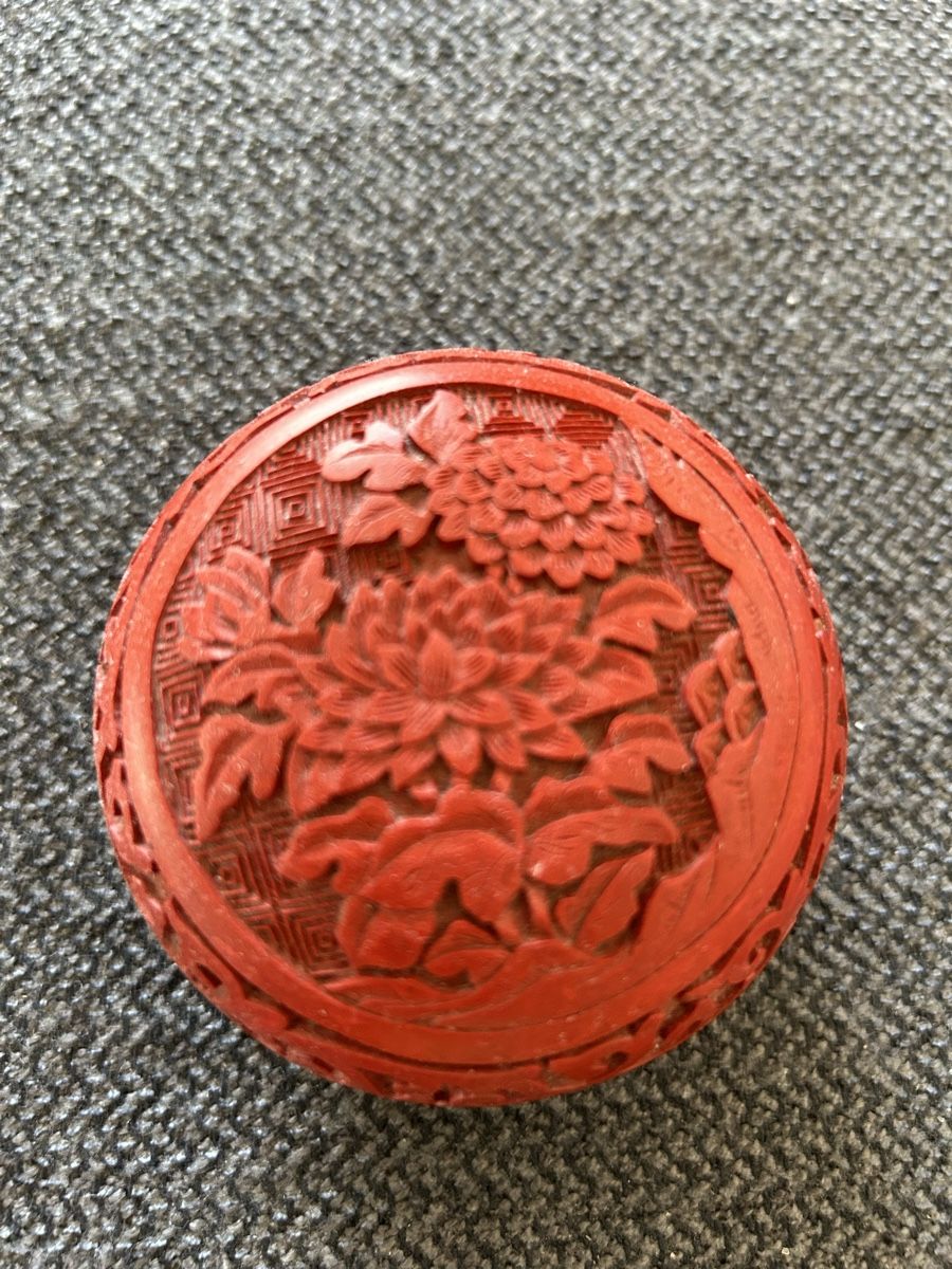 Barattoli: Chinese 1950s red peony pattern box with lid – Usato da Genève venduto da Noemie.wrmsi 1