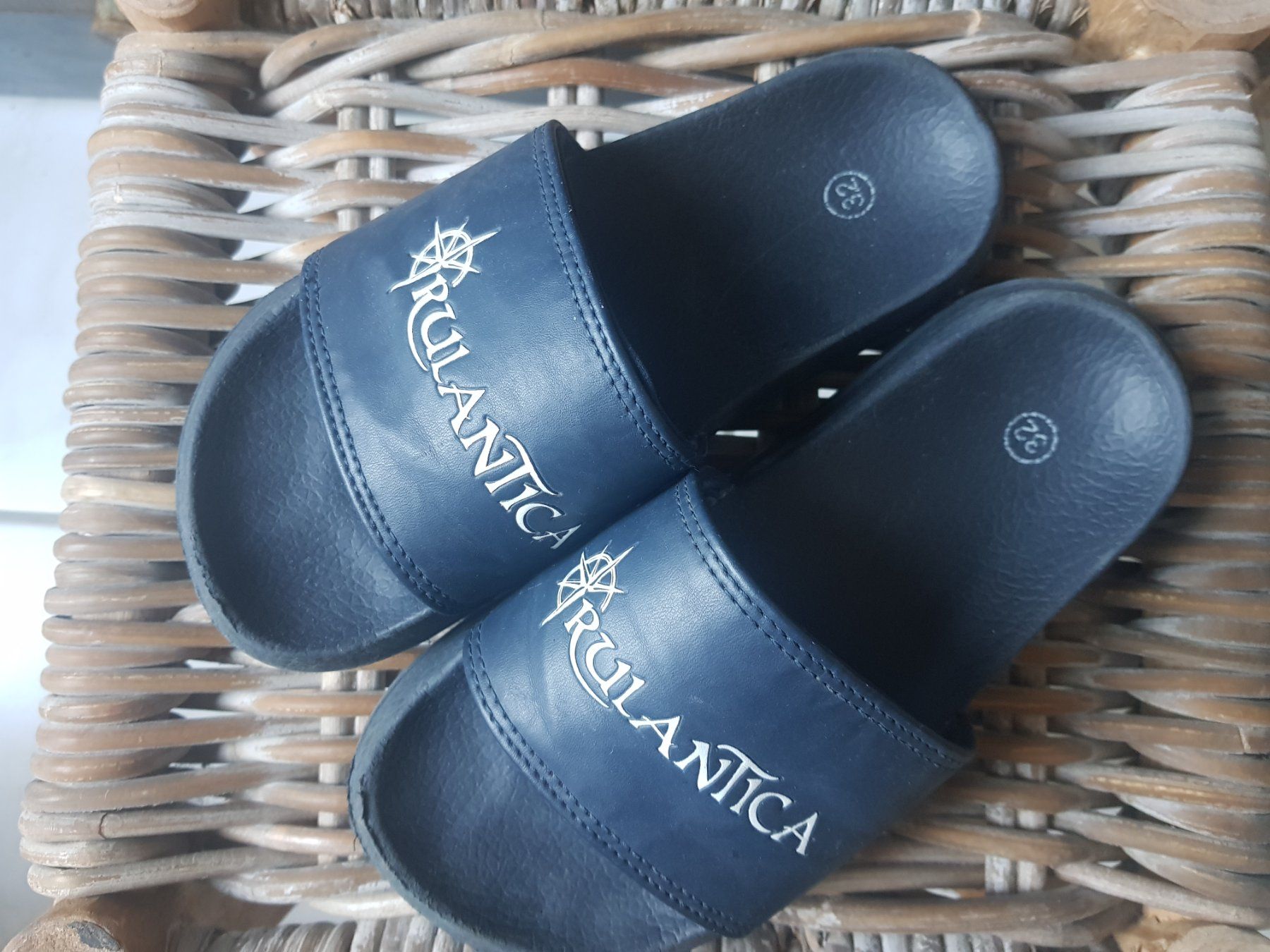 Herrenschuhe: KINDER BADESANDALEN – Gebraucht aus Root von LifestyleAccessoires 1
