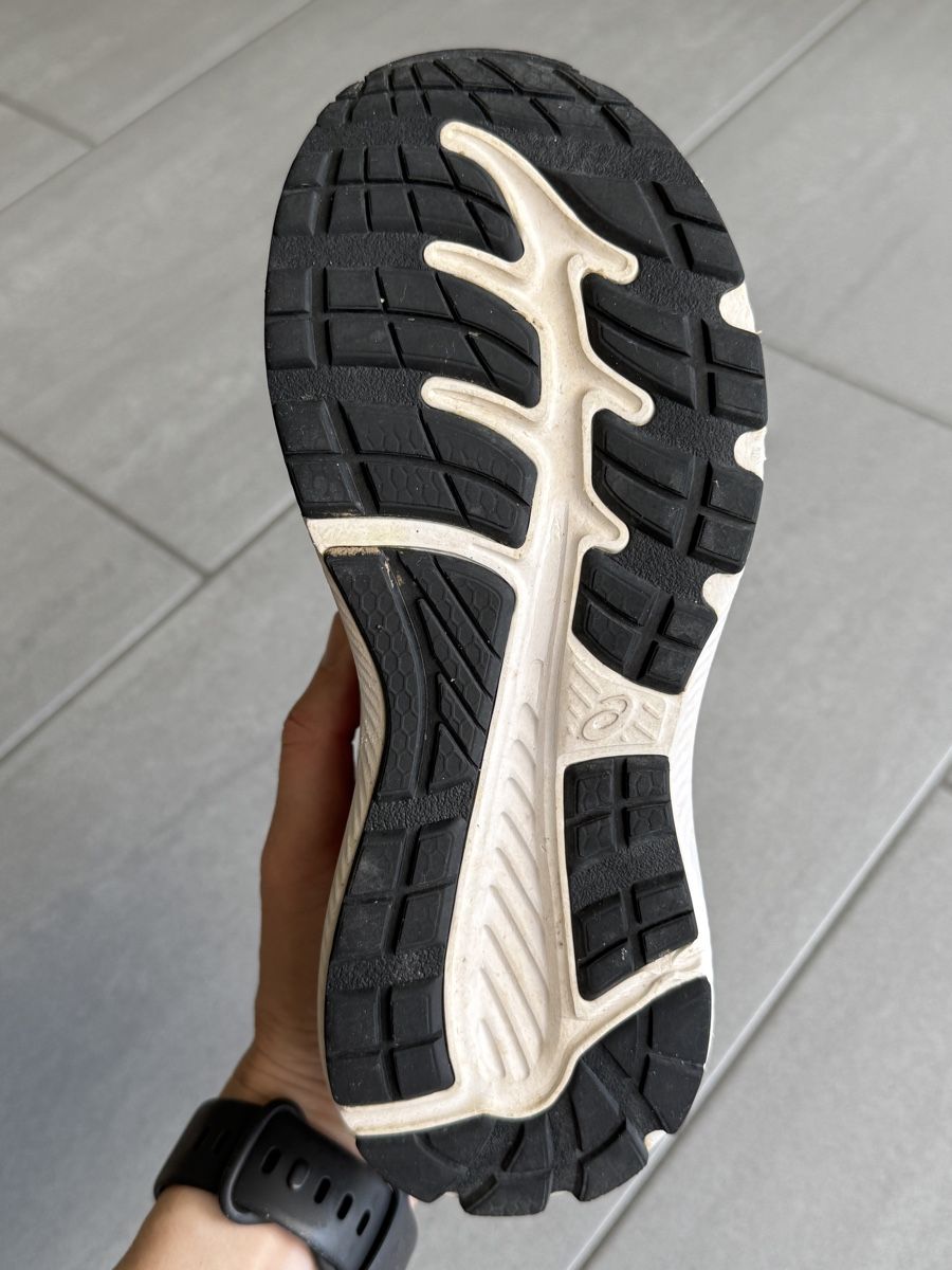 Asics Schuhe für Mädchen: Asics Turnschuhe Grösse 33.5 – Gebraucht aus Mägenwil von Bienchen8 2