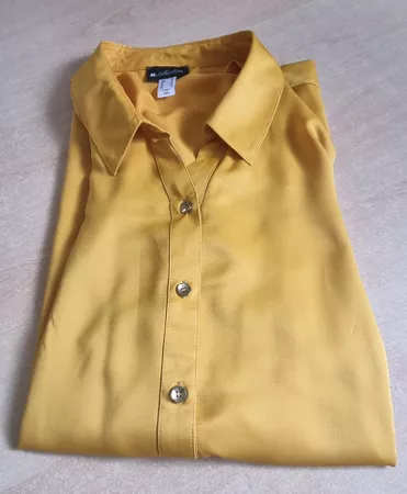Bluse in goldener Herbstfarbe