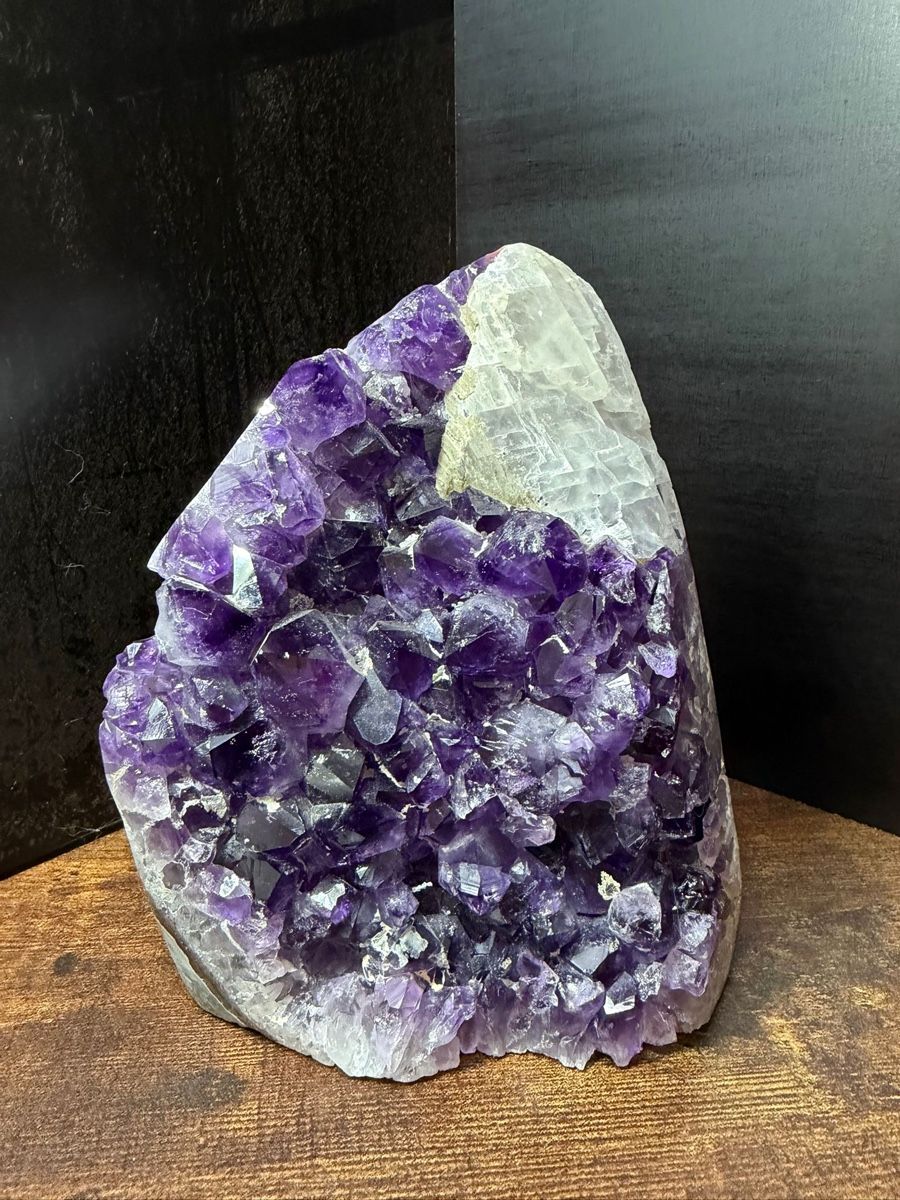 Minerali & Pietre curative: Amethyst Kristall - Druse mit Calcit – Nuovo (secondo la descrizione) da safenwil venduto da Joi3