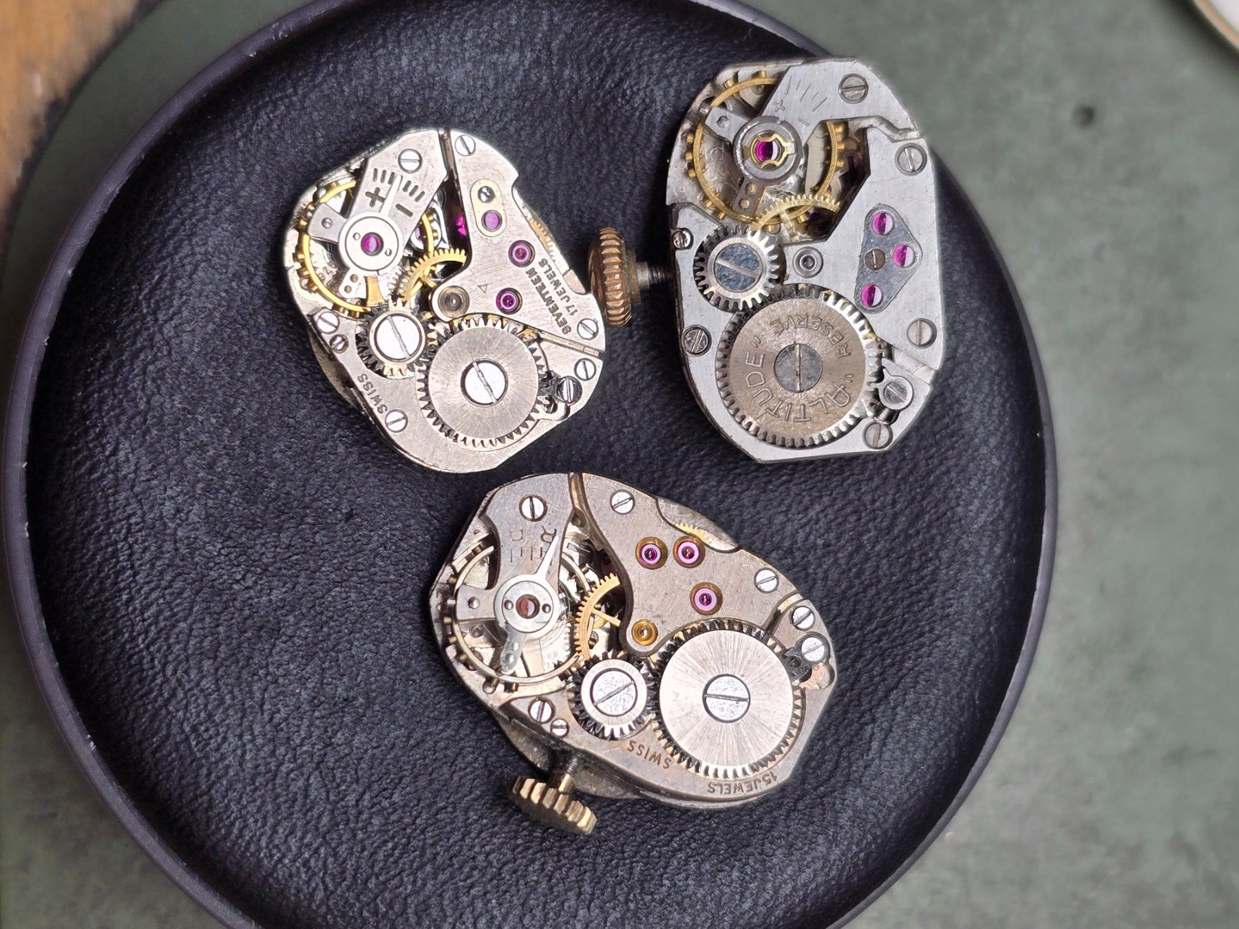 Orologi: Lot de 3 mouvement de montres – Difettoso da Tramelan venduto da Nirdan 1