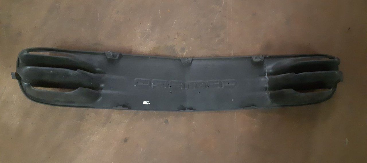 Chevrolet Tutti pezzi di ricambio auto: Frontgrill für Chevrolet Camaro – Usato da Niedergösgen venduto da usc_8fsx 1