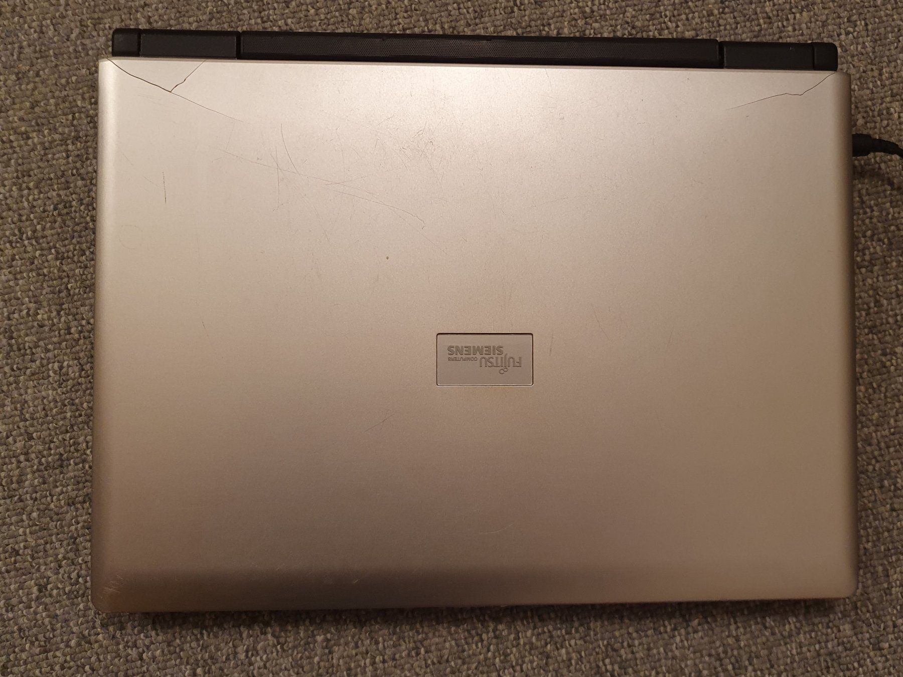 Fujitsu Notebooks: Fujitsu Amilo M1425, Antix Linux, mit Netzteil, beschädigt – Gebraucht aus Winterthur von E-Frosch 1