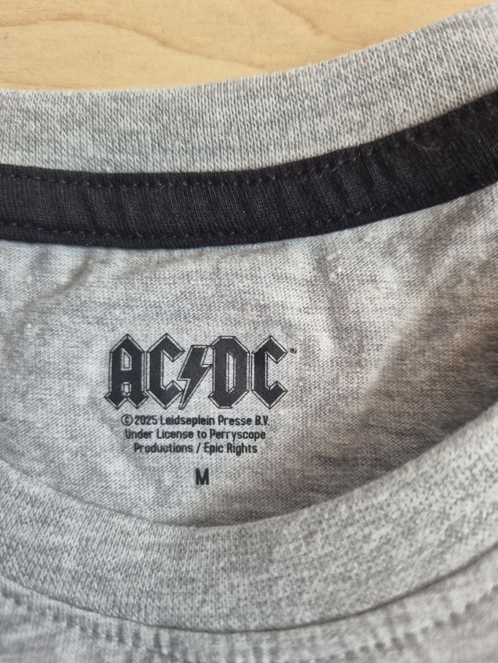 T-shirt: T Shirt AC/DC – Nuovo (secondo la descrizione) da Walkringen venduto da Levisticum 1