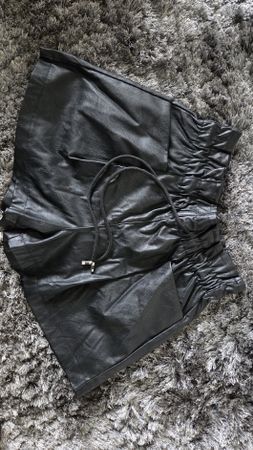 Kunstleder Shorts Gr. M/L