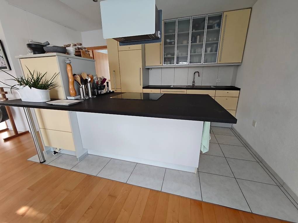 Cucine complete: Komplete Küche mit Kochinsel, Schwarze Granit abdeckung – Usato da Bernhardzell venduto da Palmsound 2