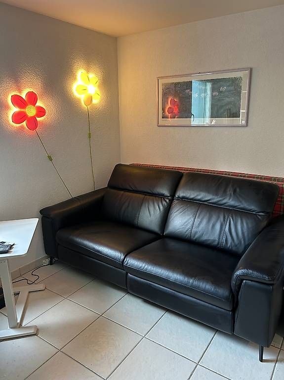 Sofas: Canapé cuir noir 3 places électrique  – Gebraucht aus Fribourg von Daisy2304 1