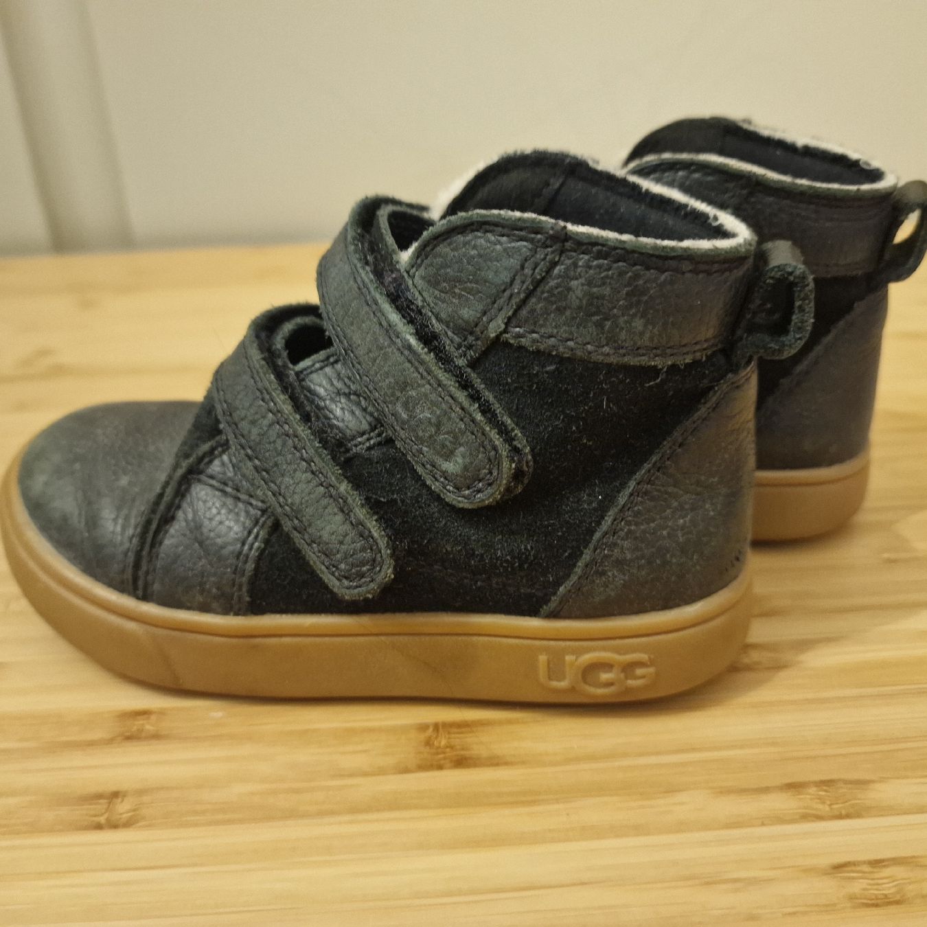 Schuhe für Jungen: Kinder Schuhe UGG schwarz – Gebraucht aus Muri AG von MrsRami 2