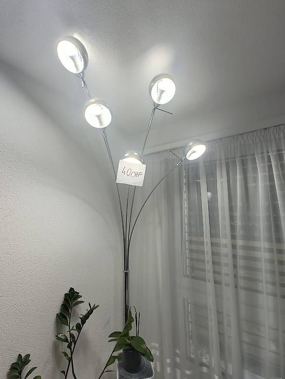 Conforama Lampade: Stehleuchte 5 Spots LED – Usato da Hombrechtikon venduto da kami667