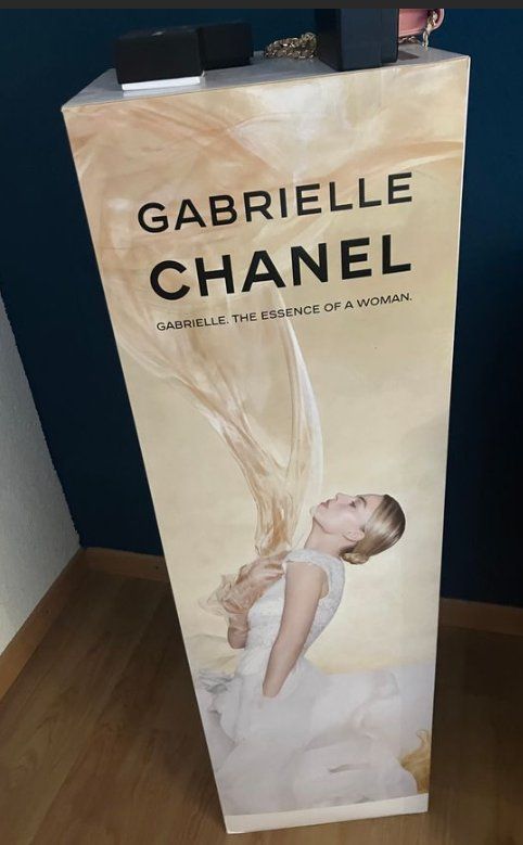 Altro in Decorazioni & Accessori: Chanel Verkaufsständer Gabrielle, Original – Usato da Rüdlingen venduto da Schnoegli2007 1