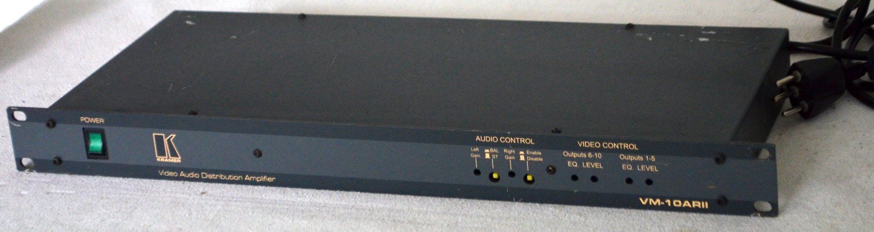Amplificateurs: Kramer VM-10ARII Video Audio Distribution Amplifier – D'occasion à Collonges par arashee 1