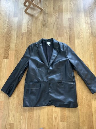 H&M Kunstleder-Blazer Gr. L, schwarz, für Herbst/Winter
49