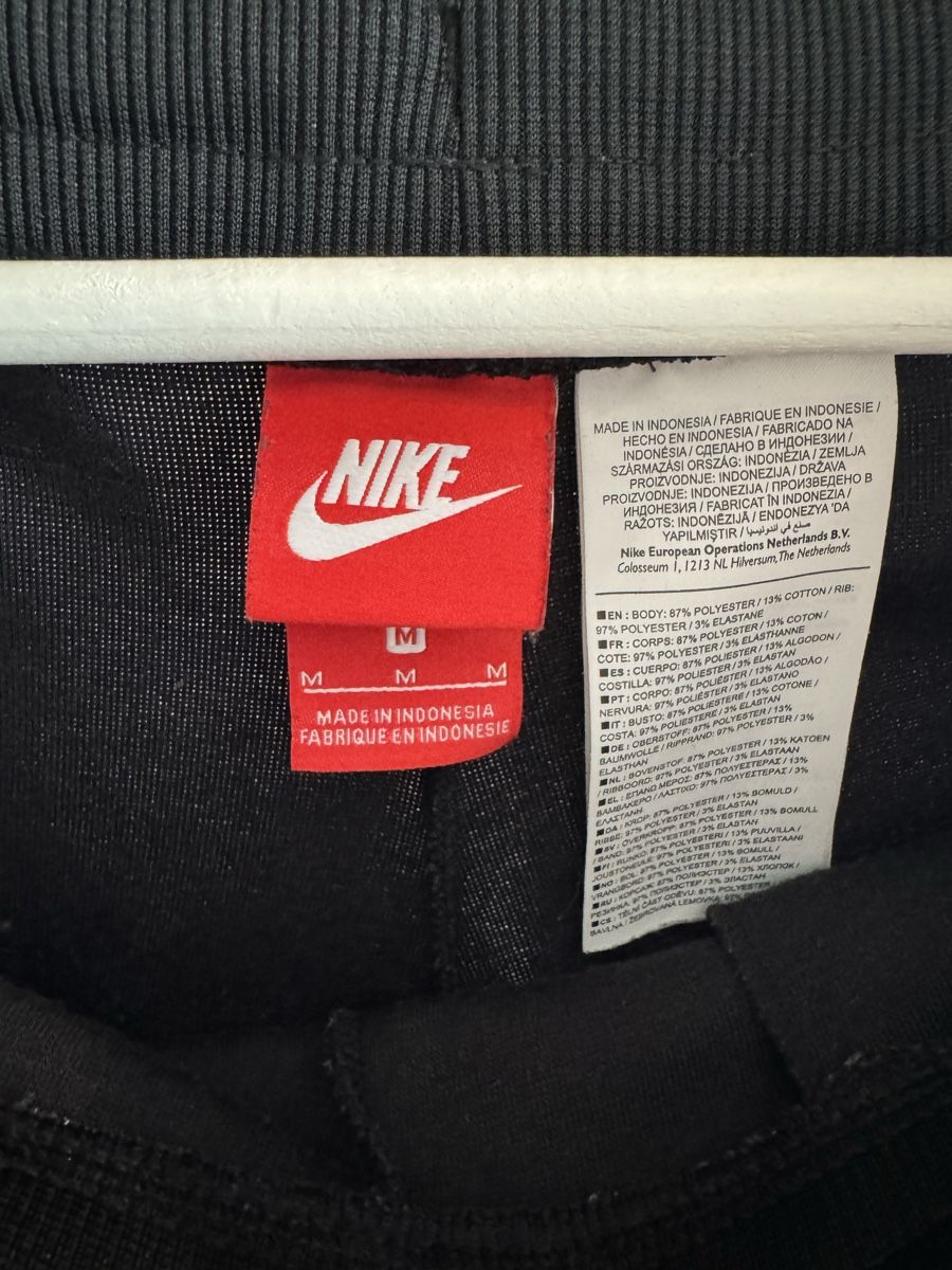 Nike Jumpsuits: Nike Trainingsanzug, Schwarz/Weiss, Gr. S – Gebraucht aus Dübendorf von gru_v8px 5