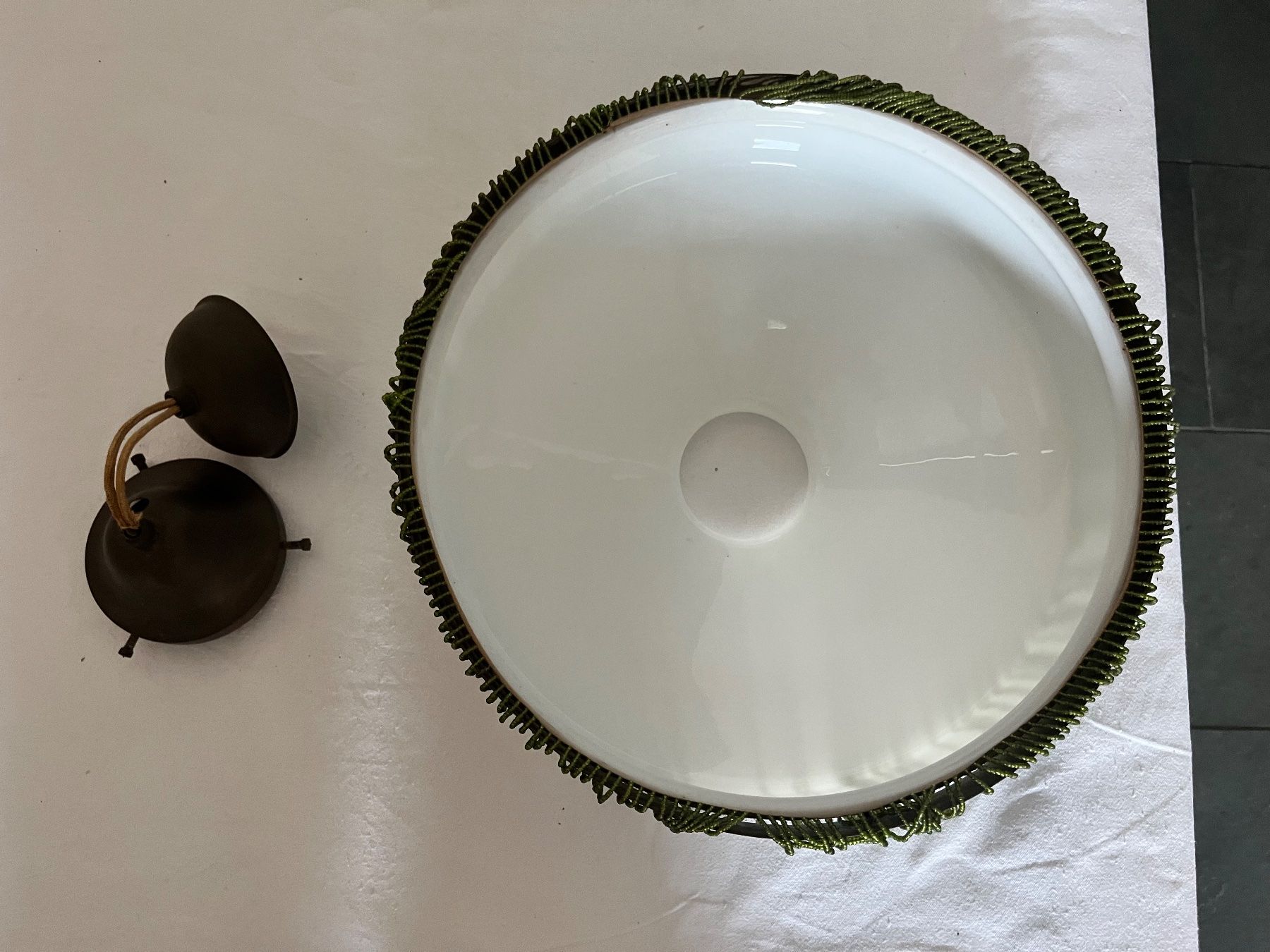 Kronleuchter & Deckenlampen: Antike Deckenlampe Glas weiss  Perlen Fransen und Messing – Gebraucht aus Uster von colmo 3