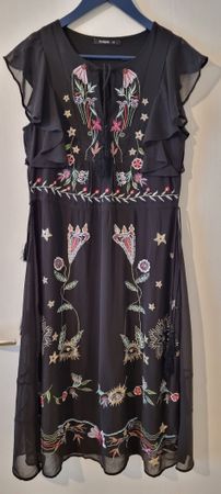 2 Kleider Damen S / M Desigual und Denny Rose XS