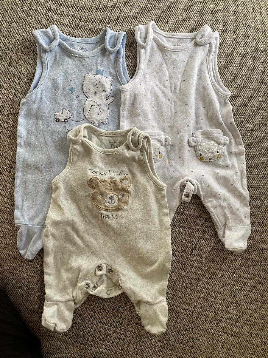 Pyjamas: Newborn Strampler- Grösse 50/56 – D'occasion à Zürich par emw_cpq8