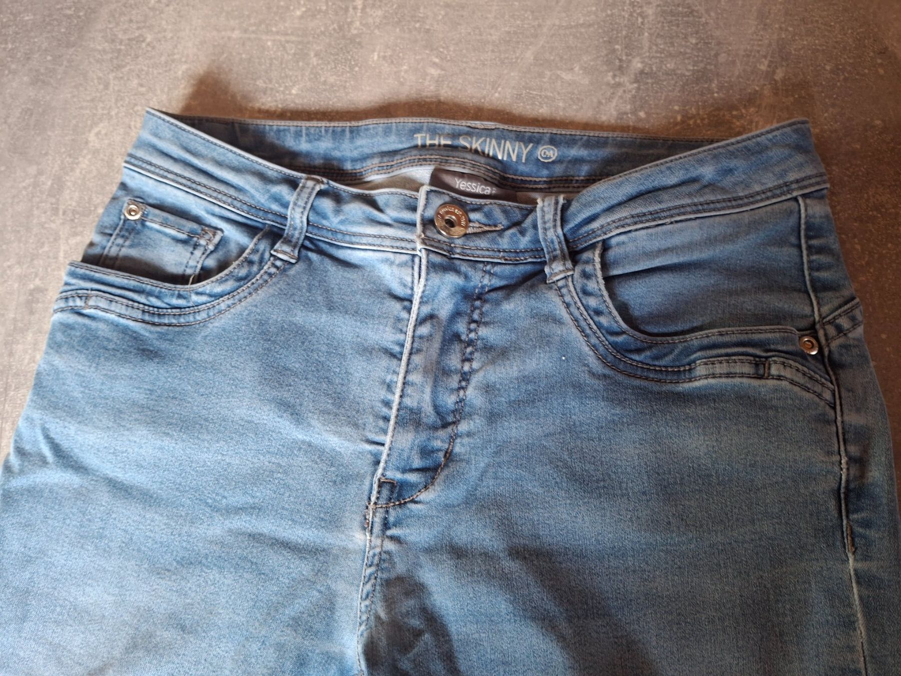C&A Jeans: Pantalon jeans taille 34 marque C&A 65% coton – Gebraucht aus Villiers von san_jn5w 2