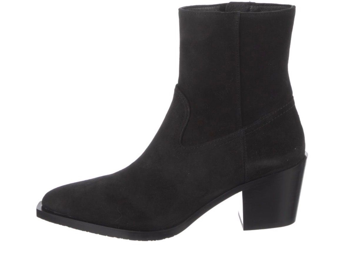 Stuart Weitzman Chaussures femmes: Stuart weitzman suede boots size 5.4 – D'occasion à Zug par day_9ph6