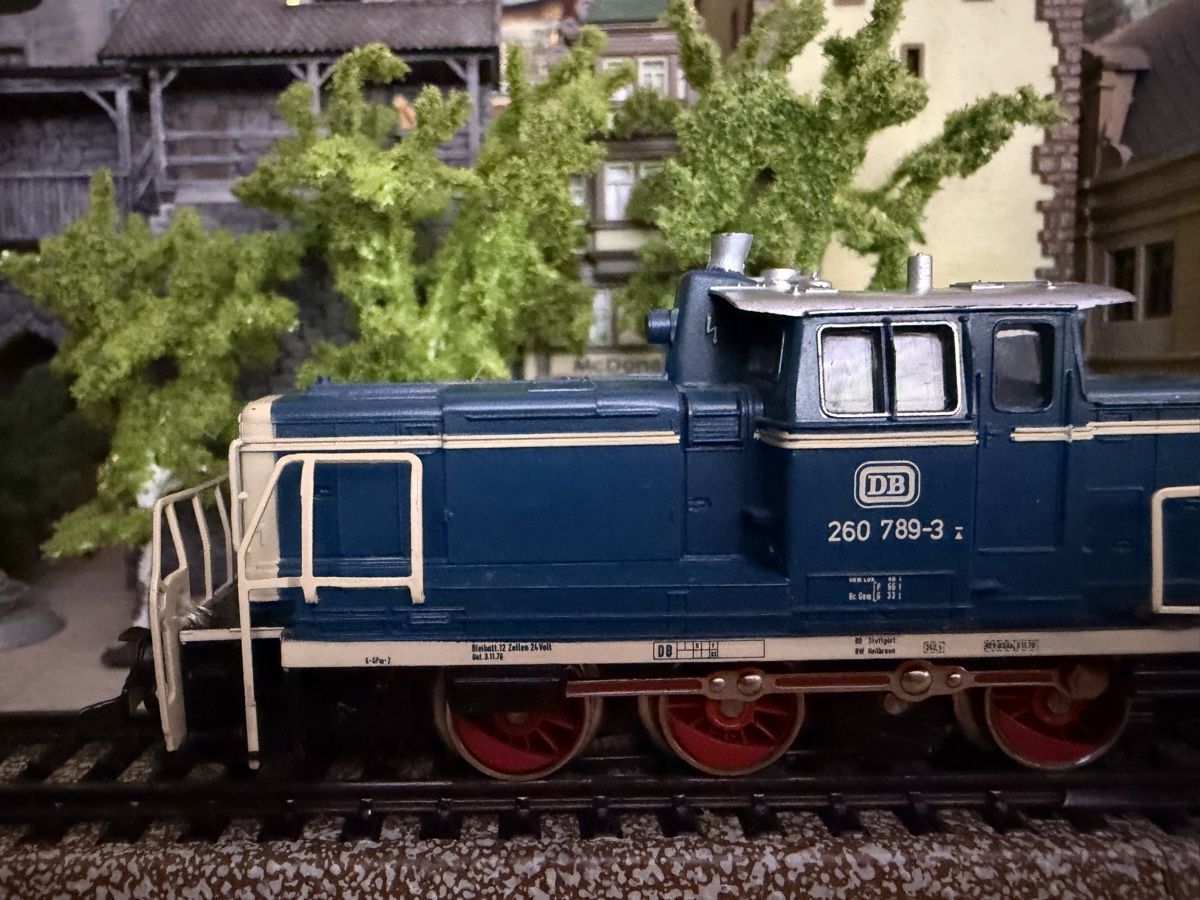 Märklin Modelleisenbahnen: Märklin 3141 DB BR 260 Bierzug – Gebraucht aus Lupsingen von New-Haven 1