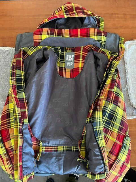 Giacche: Veste de ski - snowboard taille L – Usato da Le Locle venduto da Mesoxlucius 1