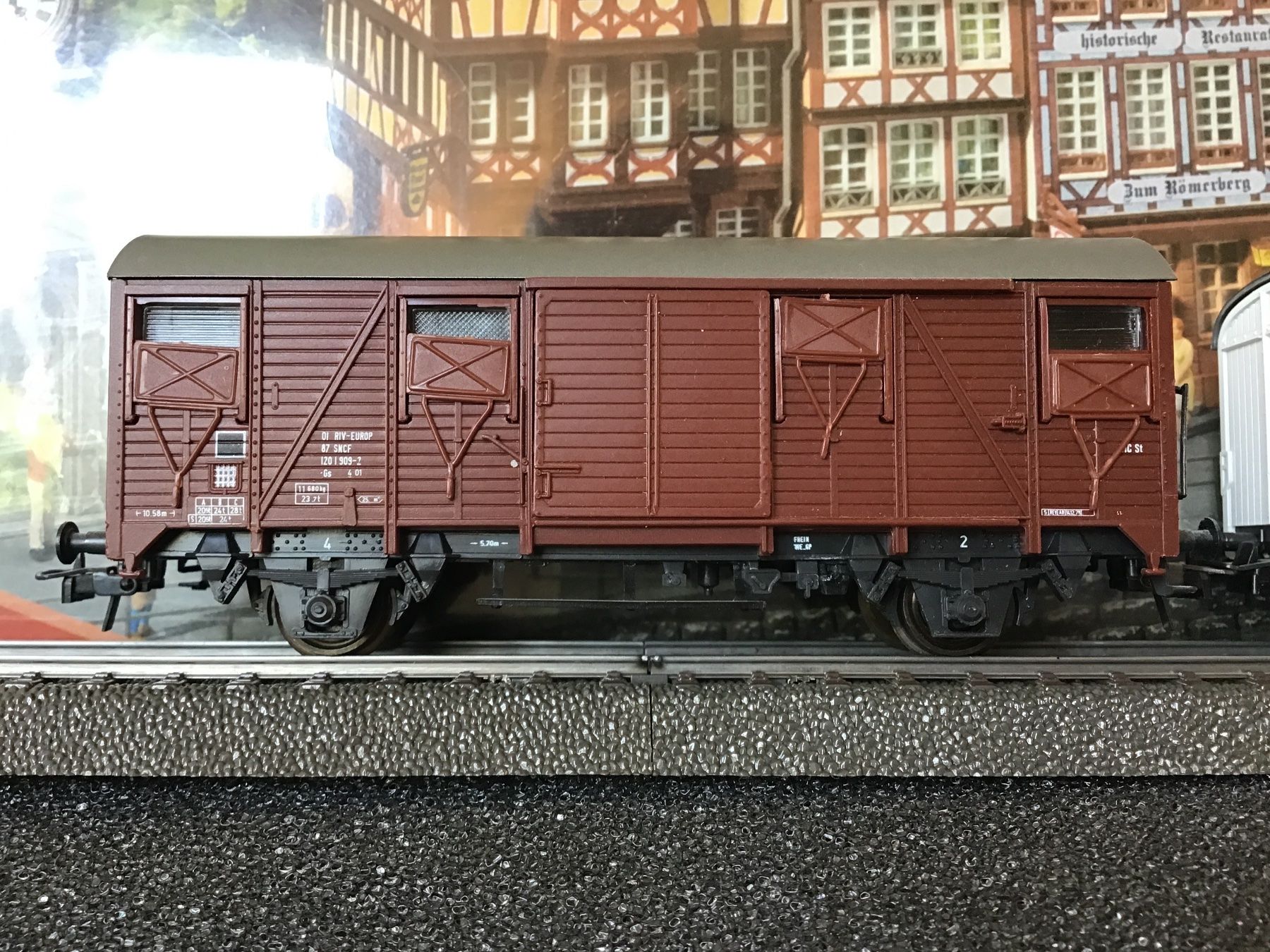 Roco Modellini di ferrovie: 2 Güterwagen ROCO H0 WECHSELSTROM – Usato da Männedorf venduto da Modelle-aller-Art 1