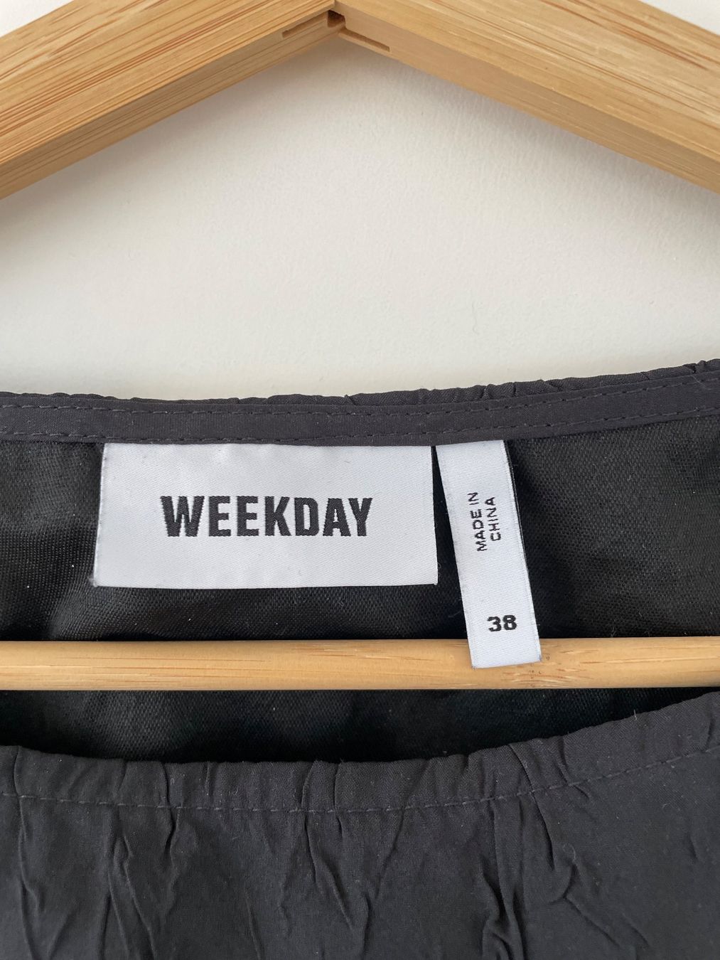 Weekday Top: Top zum seitlich binden - Weekday, 38 – Usato da Basel venduto da opeppa 1
