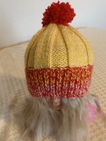 Bonnet 🧶  🌺 jaune et rouge et blanc état neuf