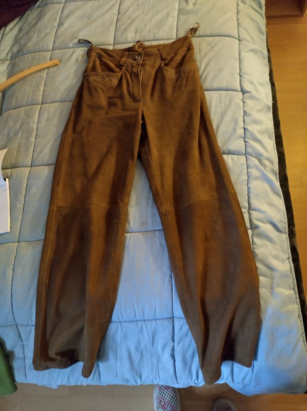 Pantalons: Trachtenhose mit Jäckli – D'occasion à Altbüron par bestatter12