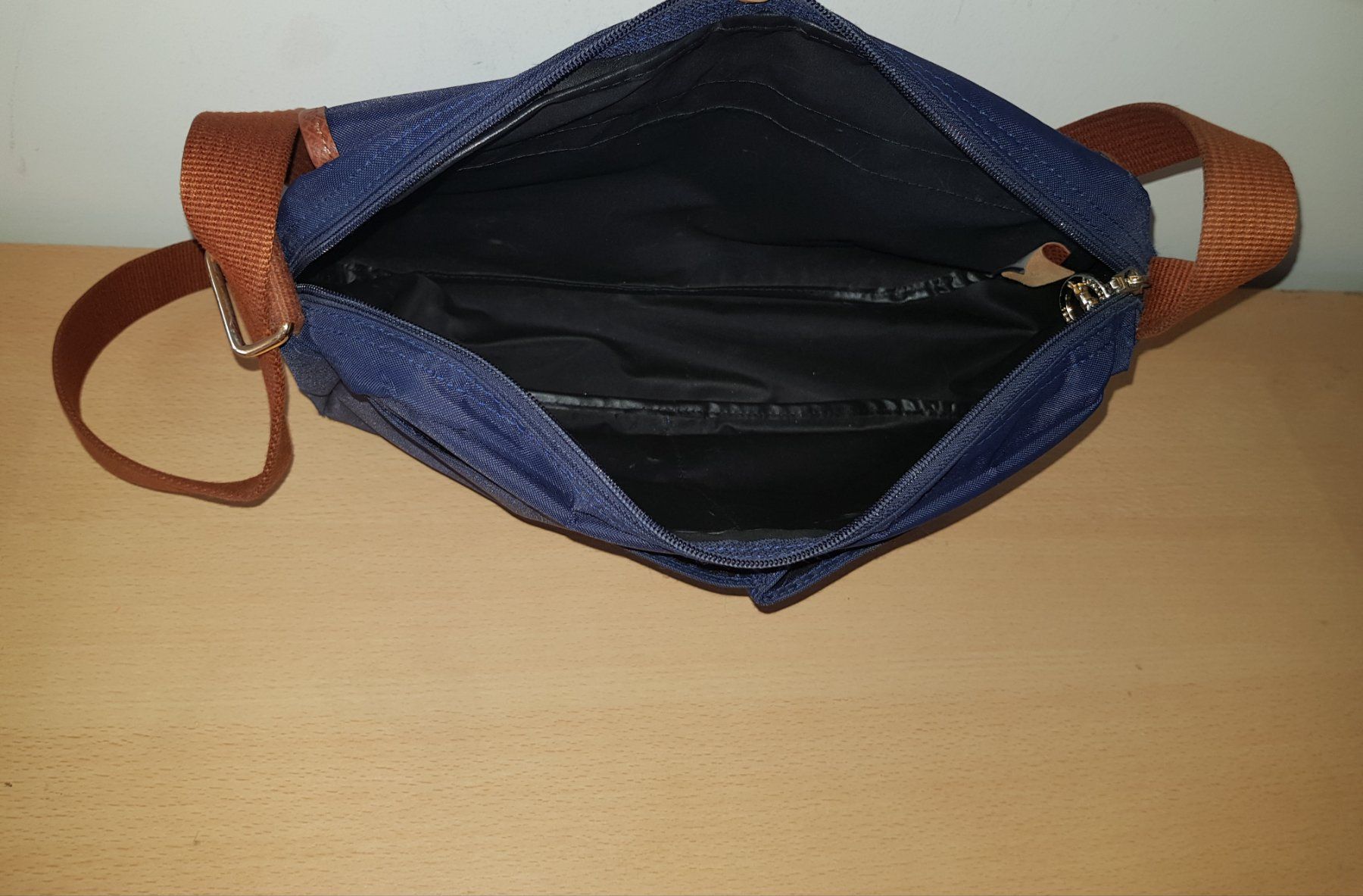 Longchamp Borse da donna: Longchamp Le Pliage Umhängetasche – Usato da Basel venduto da Birs868 8