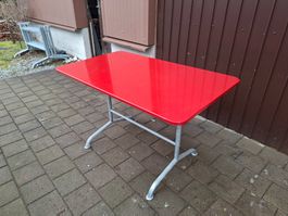 Roter Gartentisch  Klapptisch - ideal für den Garten!
