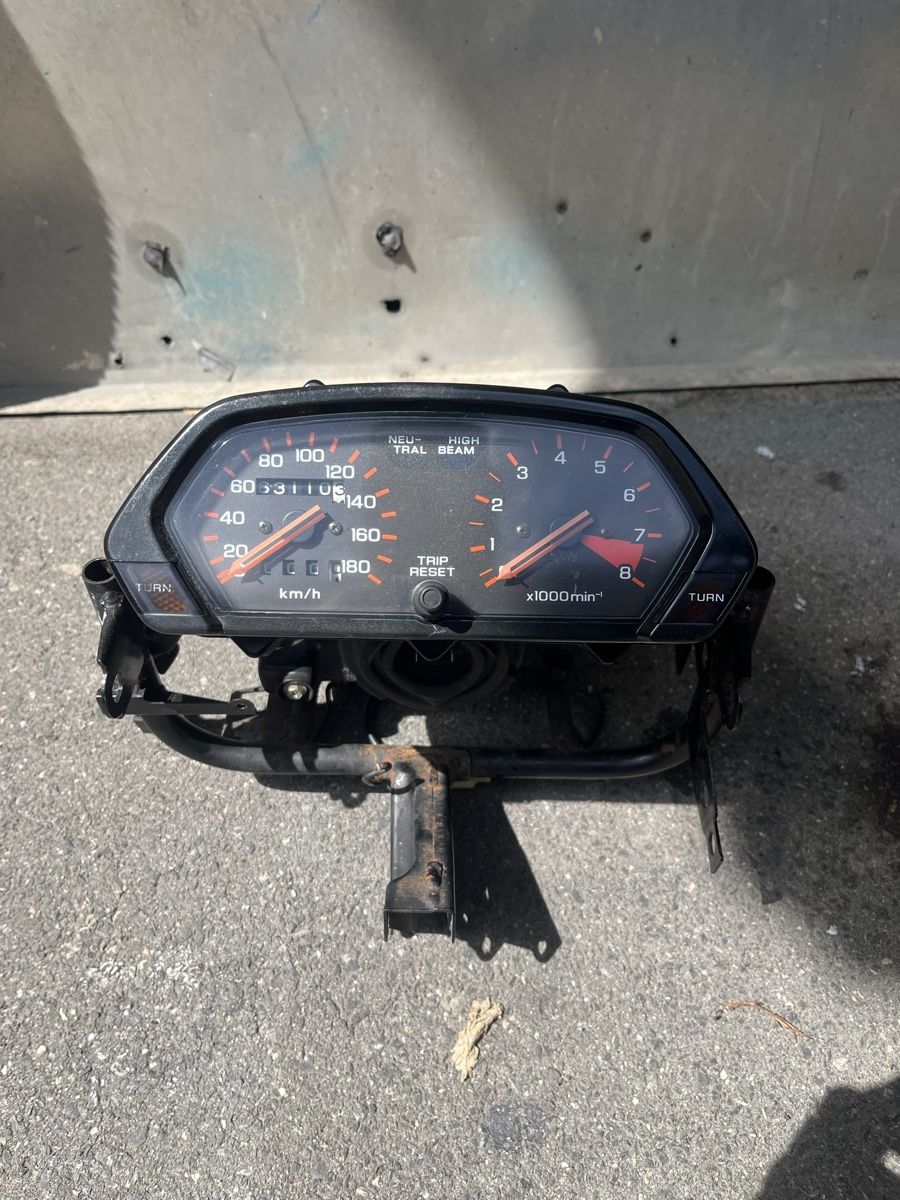 Tutti i ricambio per moto: Instrument, Frontscheinwerfer Honda Nx650 Rd02 – Usato da Luzern venduto da Mafff