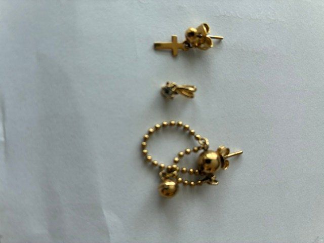 Autres bijoux: 3 bijoux -2 b.oreilles et mini pendentif-1 bo – D'occasion à Evilard par nenette01