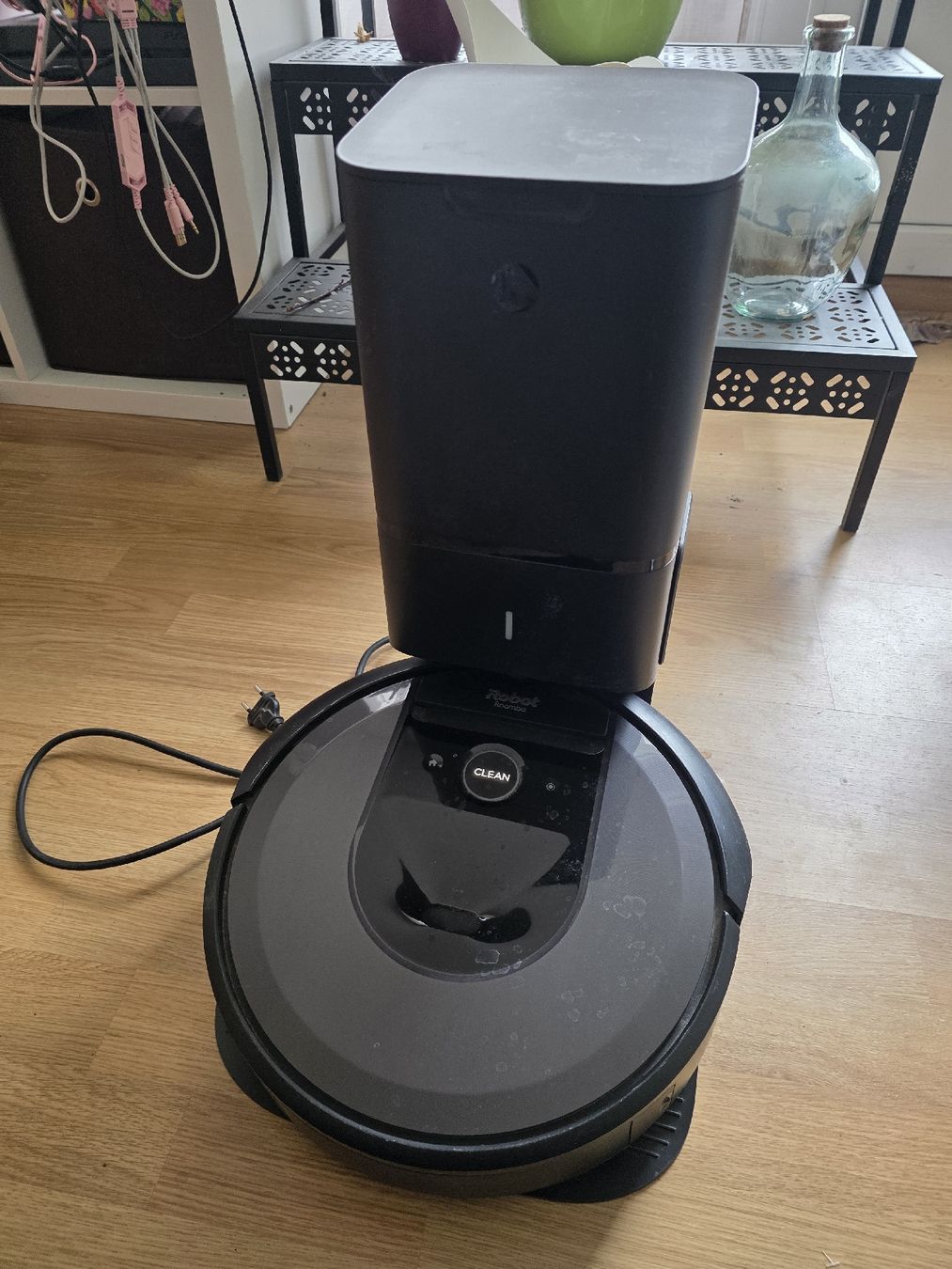 Irobot Aspirateurs & Accessoires: iRobotRoomba i7 – D'occasion à Lengnau BE par mar_sns7
