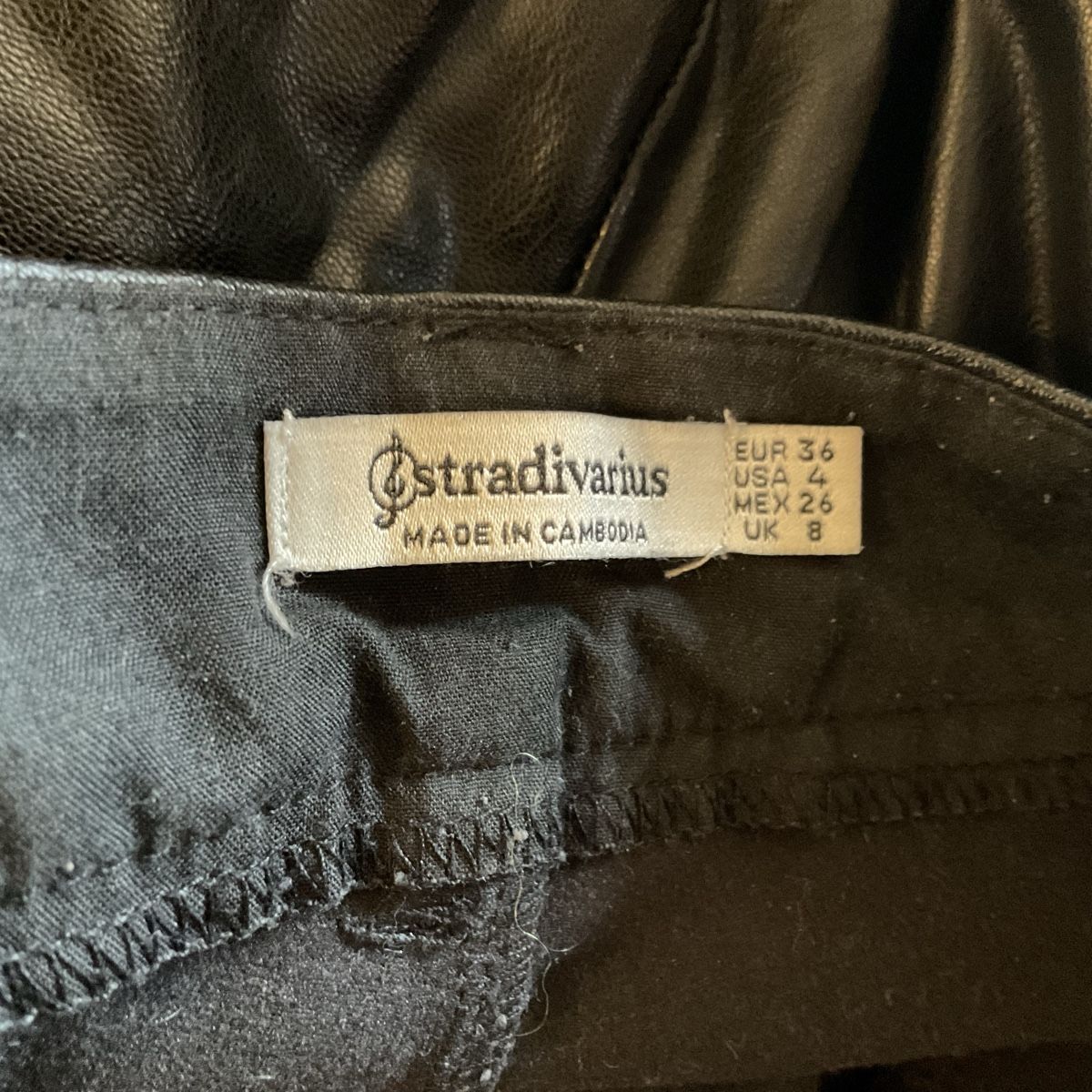 Stradivarius Hosen: Kunstleder Hose schwarz 36  – Gebraucht aus Sagogn von barosella 2