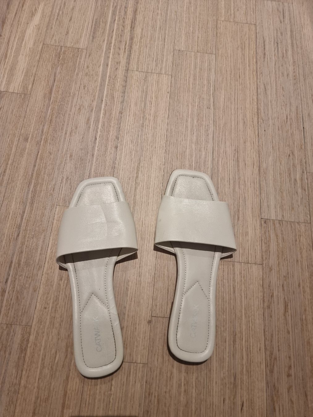 Dosenbach Scarpe da donna: Slippers von Catwalk Gr.41 – Usato da Männedorf venduto da nad_6gqn