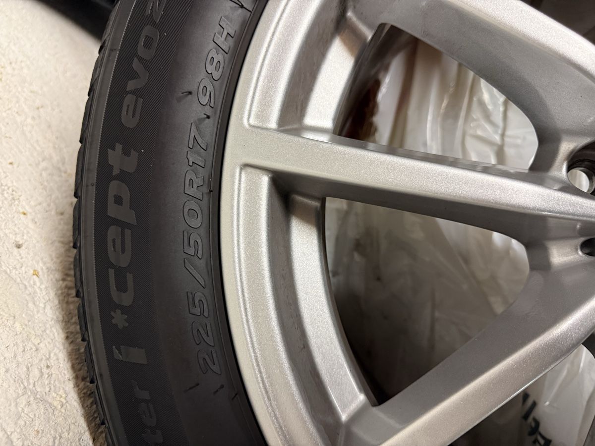 BMW Cerchioni: Felgen mit reifen winter  – Usato da Dübendorf venduto da dan_6dbr 1