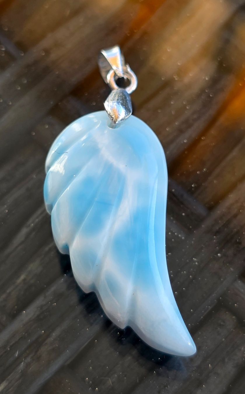 Minerali & Pietre curative: Larimar Engelsflügel Anhänger – Nuovo e nell'imballaggio originale da Matzingen venduto da Shay_Crystalz
