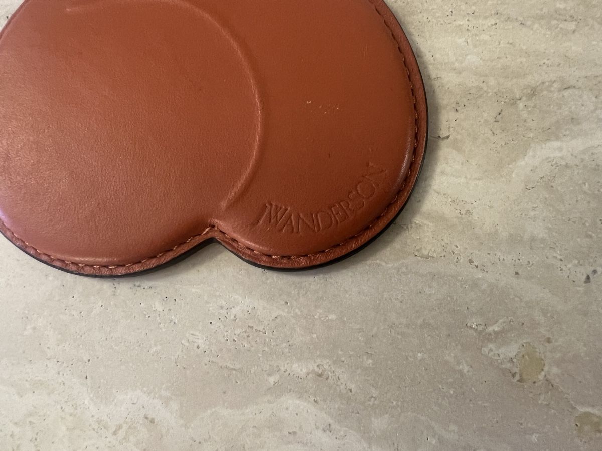 Jw Anderson Portachiavi: JW Anderson Orange Peach Keychain – Nuovo (secondo la descrizione) da Ebmatingen venduto da dartim 4